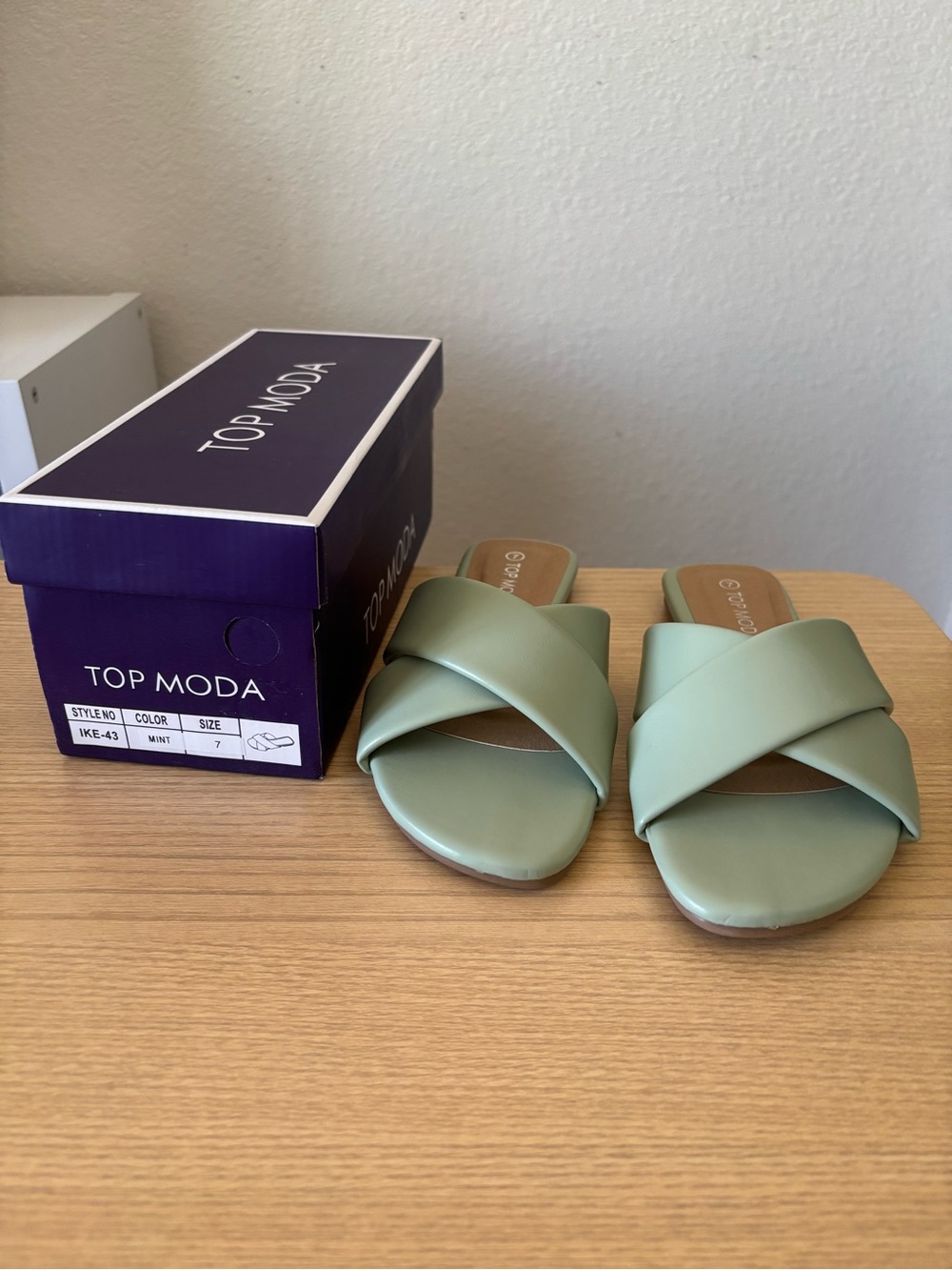 Top Moda Women's Mint Green Faux Leather Slip-On Slide Sandals Size 7